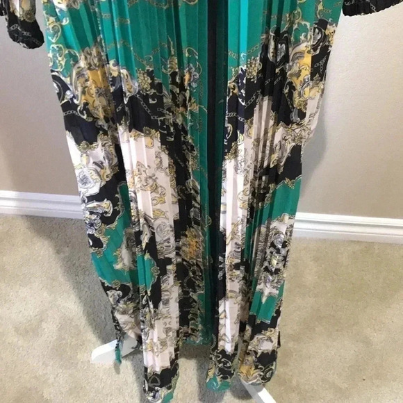 Her Bottari Paisley Design Fully Pleated A Line Maxi w/Long Sleeves Side slits-L - Picture 6 of 12